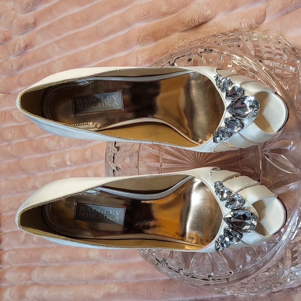 BADGLEY MISCHKA HEELS 👠 - Picture 2 of 11